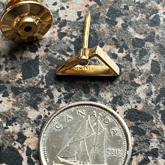 14k gold diamond tac pin triangle - Picture 5 of 5